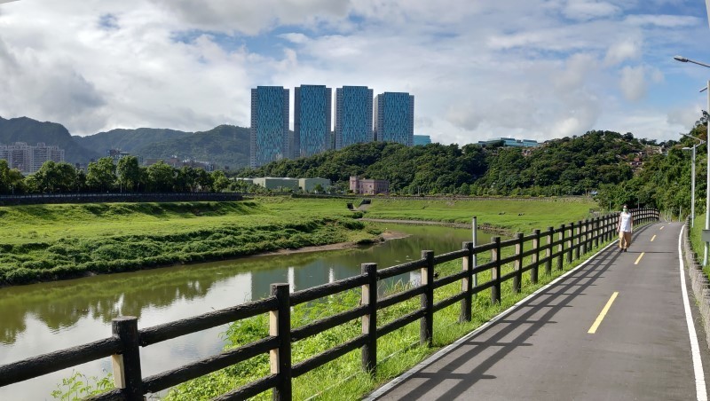 Taipei riverside cycling shichi