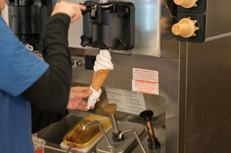 What ice cream machine suits small cafes perfectly